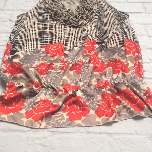 The Limited Ladies sleeveless 👚 - Picture 3 of 8